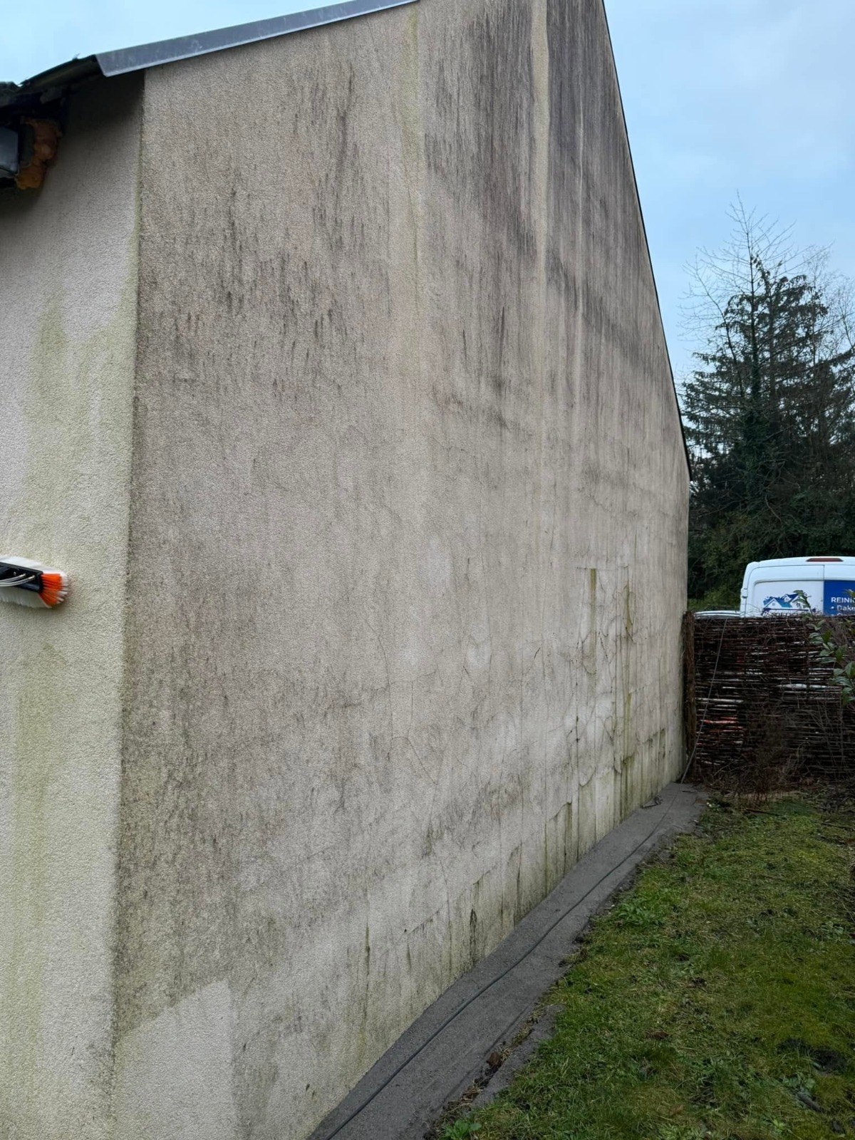 Crepi gevel voor reiniging